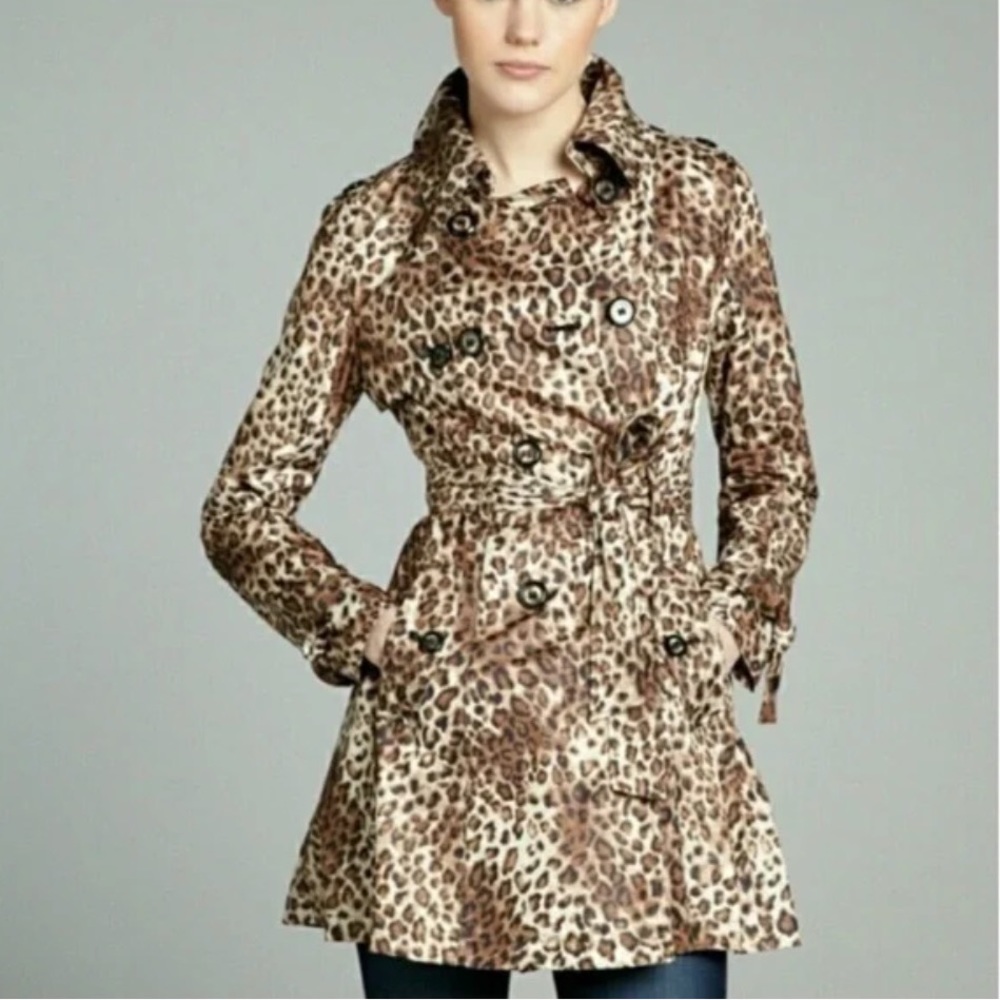 Betsey Johnson lightweight raincoat trench. Leopard print, corset back. Size: Sm